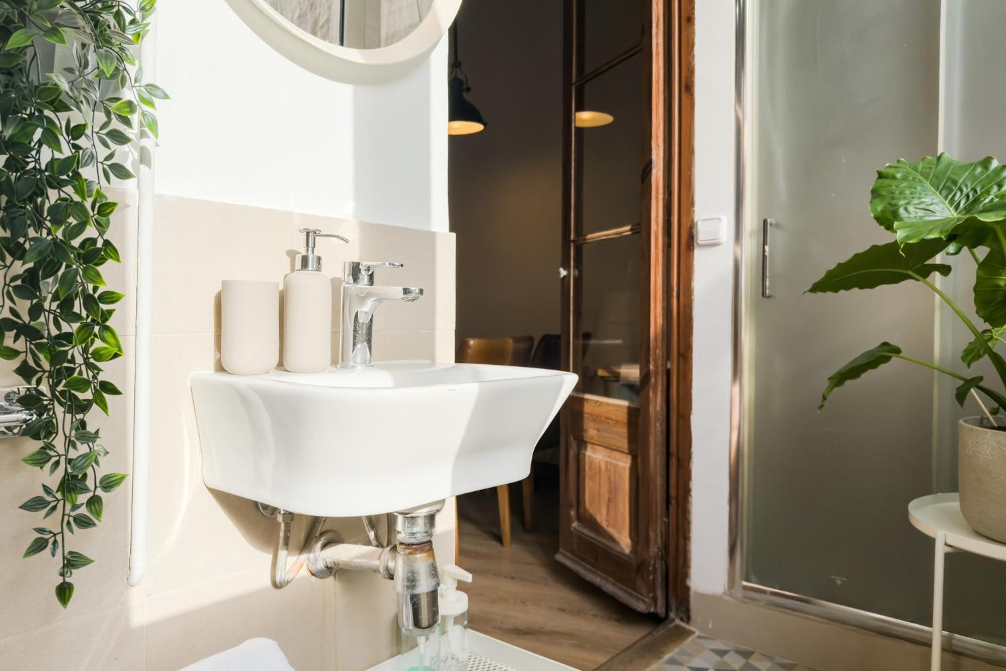 Magalhaes - Trad Flat In Poble Sec, Near Ramblas Барселона Екстер'єр фото