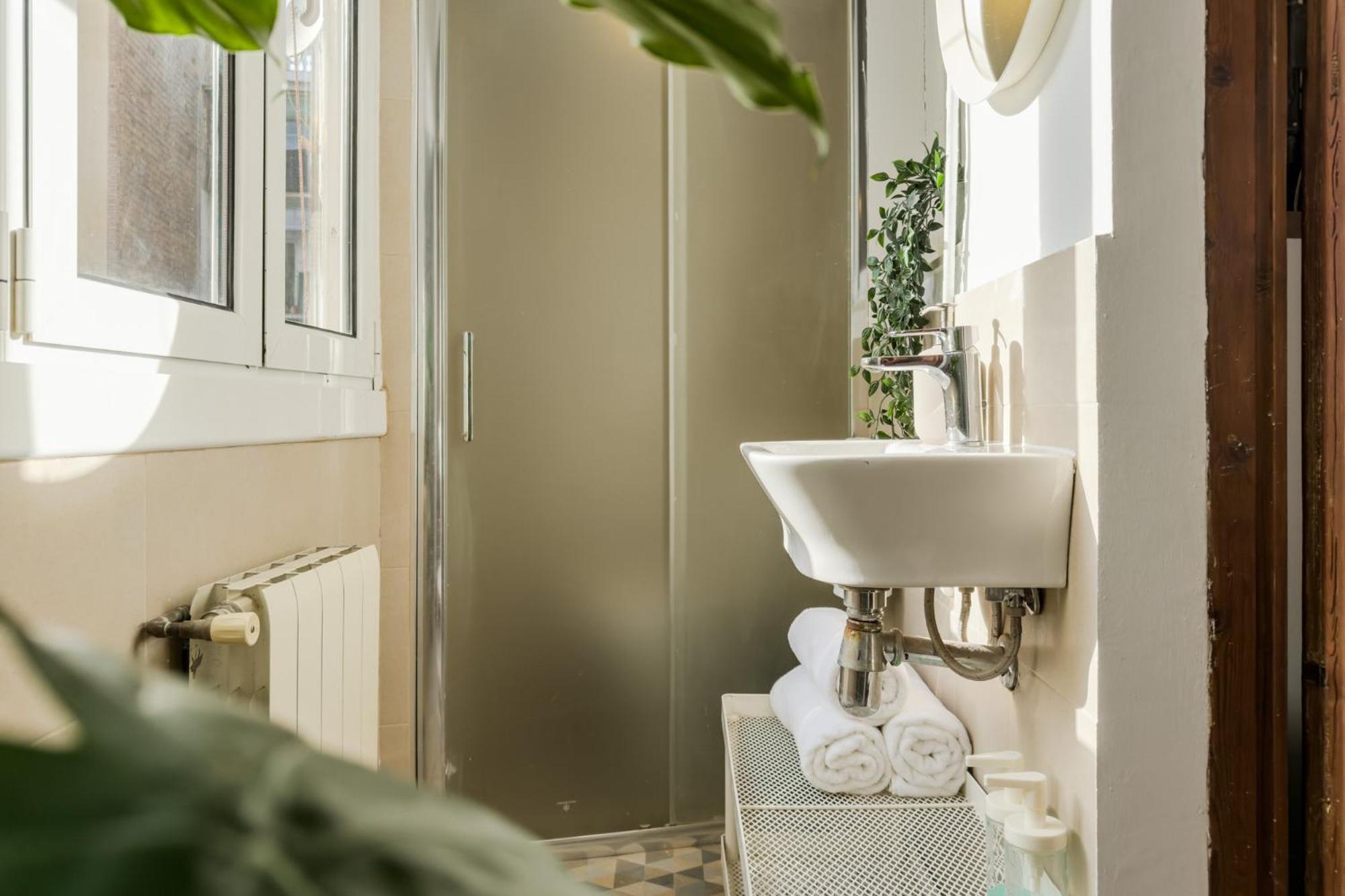 Magalhaes - Trad Flat In Poble Sec, Near Ramblas Барселона Екстер'єр фото